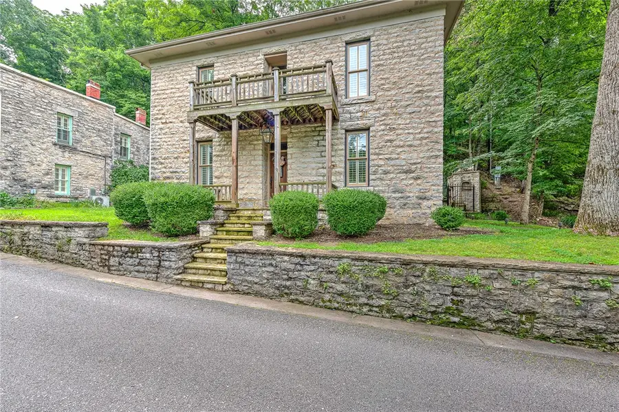32 Armstrong Street, Eureka Springs, AR 72632 - Image #2