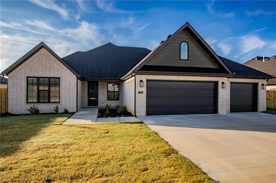 825 Bellagiola Avenue, Tontitown, AR 72762 - Image #2