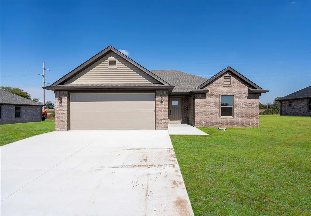 1121 Center Court Circle, Grove, OK 74344 - Image #1