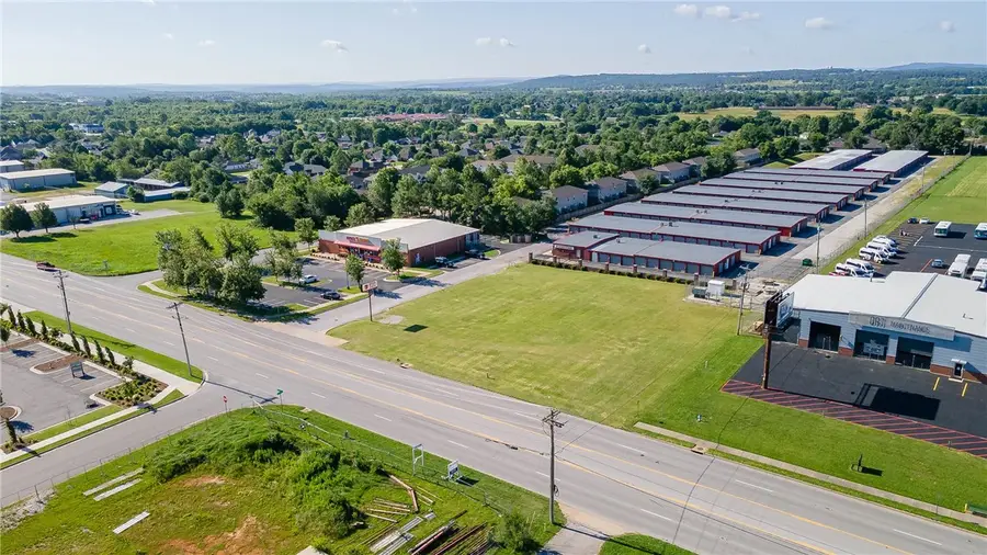 2569 E Robinson Avenue, Springdale, AR 72764 - Image #3