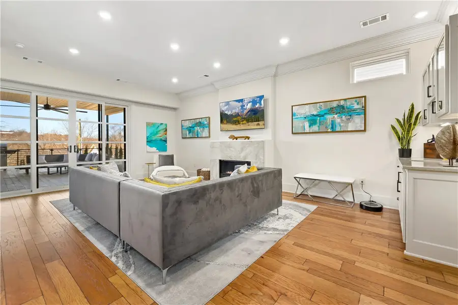 837 N Gregg Avenue, Fayetteville, AR 72701 - Image #2