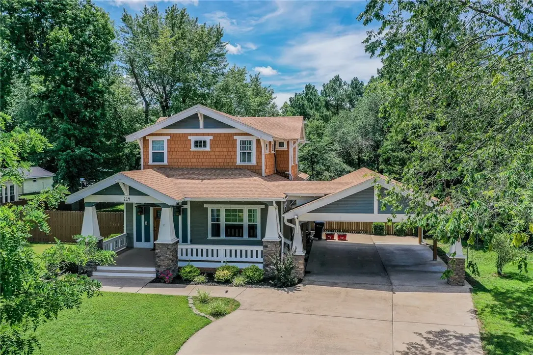 214 Lake Francis Drive, Siloam Springs, AR 72761 - Image #1