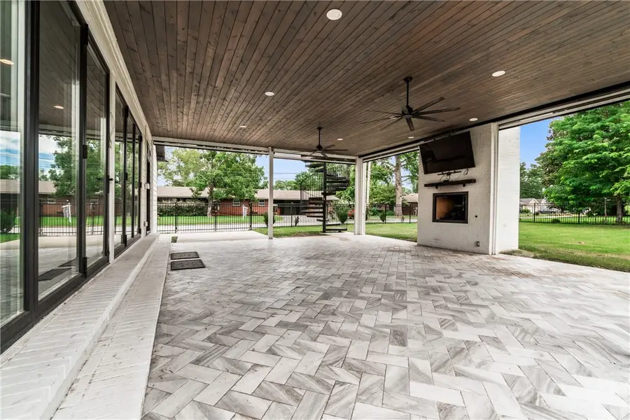 212 NW G Street, Bentonville, AR 72712 - #2