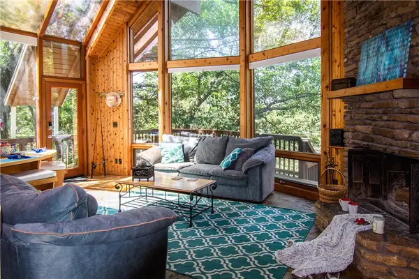 21337 Black Oak Drive, Garfield, AR 72732