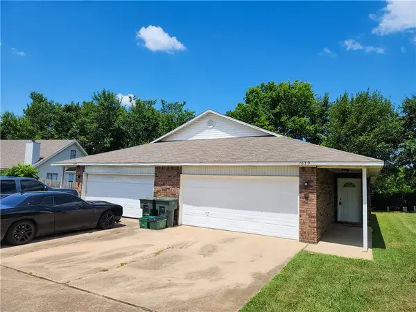 1637 & 1639 N Saddlehorn Avenue, Fayetteville, AR 72703