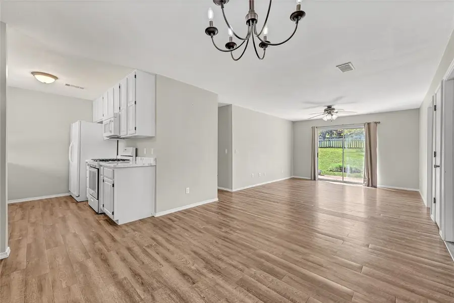 1050 W Garland Street #A & B, Siloam Springs, AR 72761 - Image #2