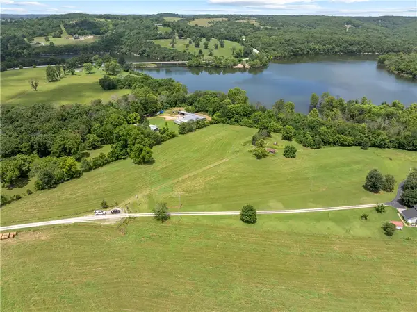 364 Lakewood Drive, Green Forest, AR 72638