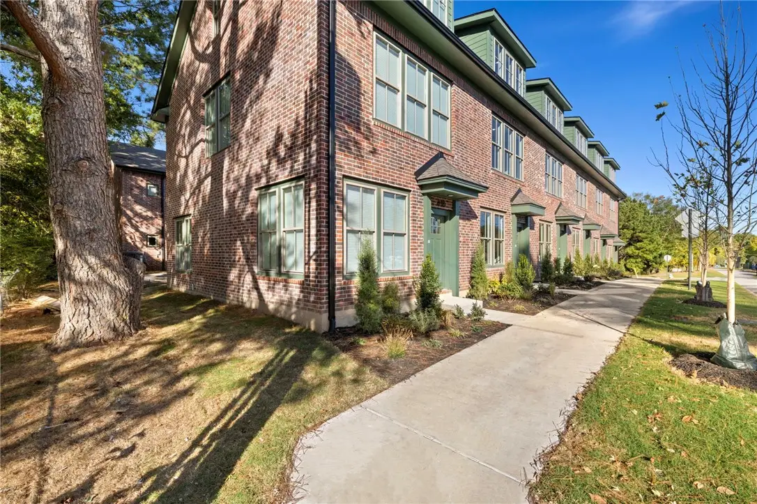 436 E Martin Luther King Jr Boulevard, Fayetteville, AR 72701 - Image #1