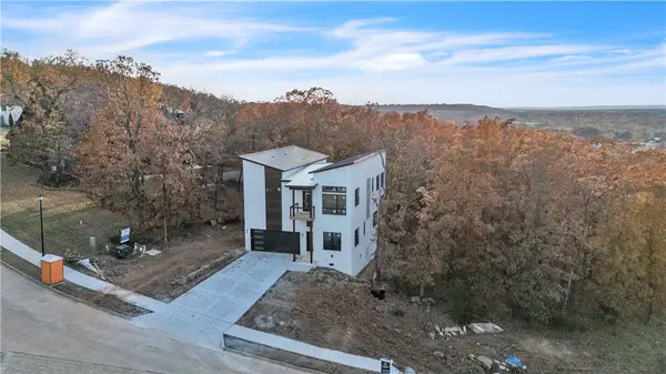 2351 N Windswept Lane, Fayetteville, AR 72703