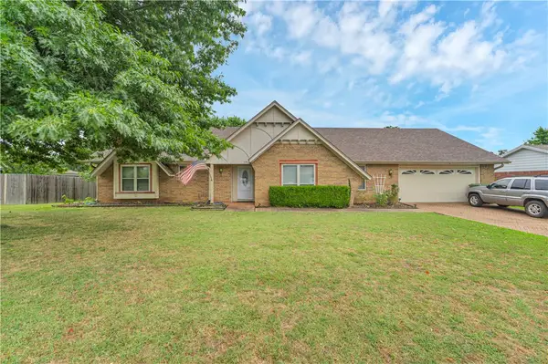 1311 Countrywood Place, Rogers, AR 72758