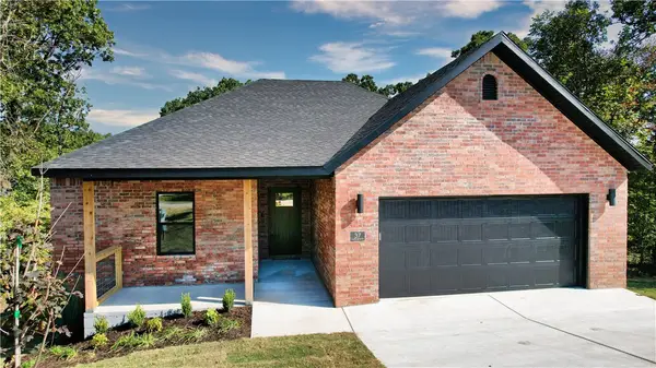 37 Roxburgh Drive, Bella Vista, AR 72715