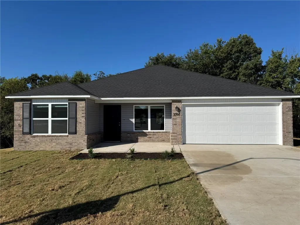 3705 N Carmine Drive, Siloam Springs, AR 72761 - Image #1