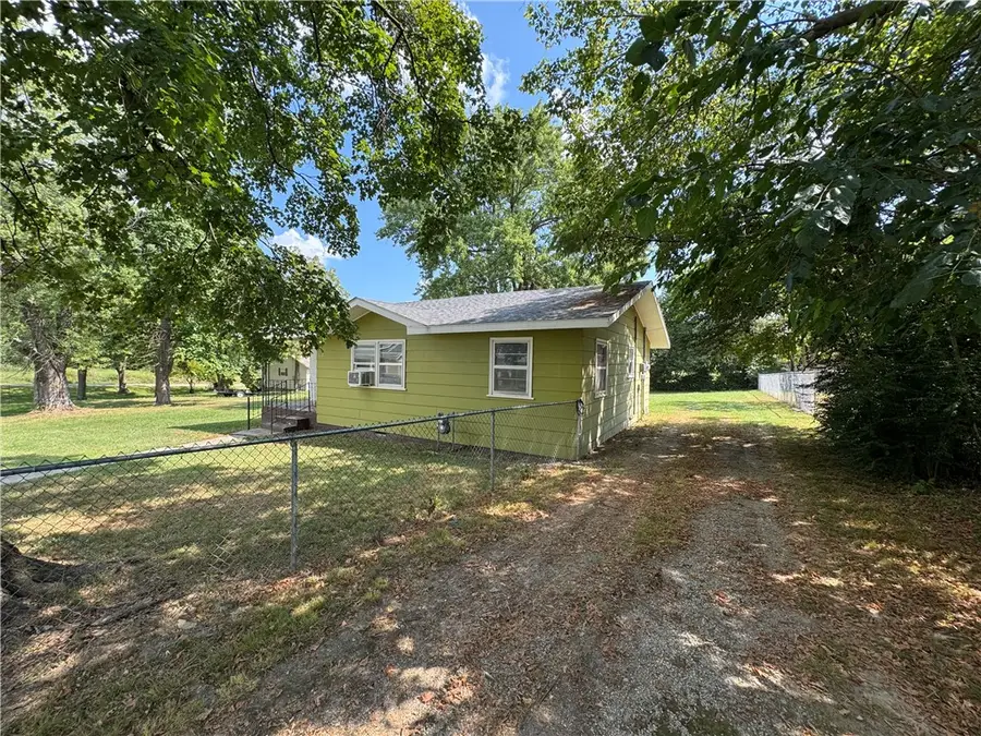 117 E Russell Street, Goodman, MO 64843 - #2