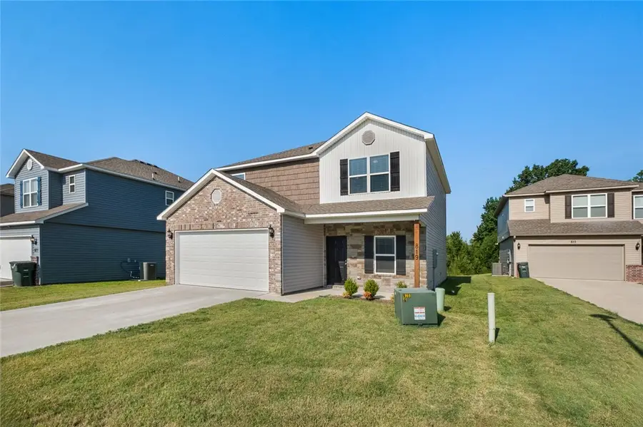 819 E Sparrow Circle, Fayetteville, AR 72701 - Image #2