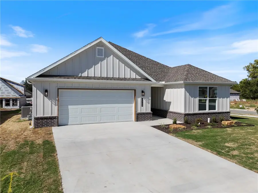 2308 N Presley Street, Siloam Springs, AR 72761 - Image #2