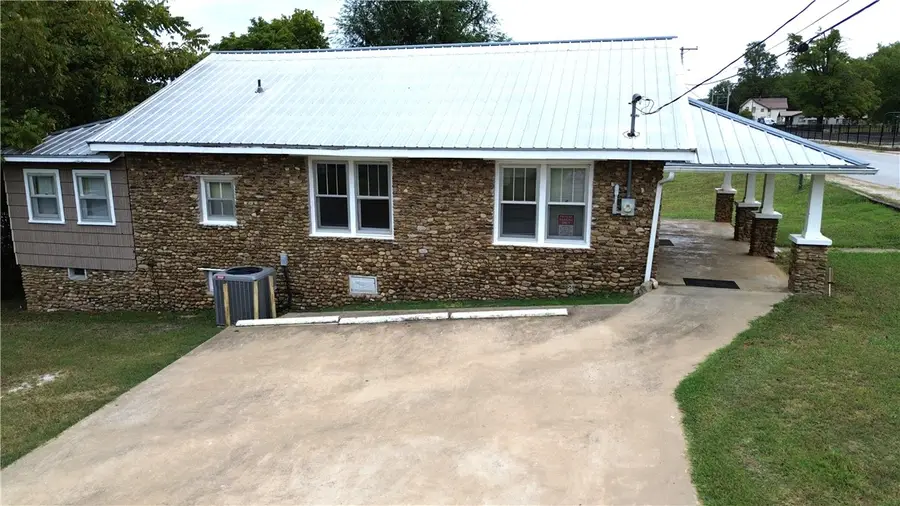 514 W Clark, Jasper, AR 72641 - Image #2