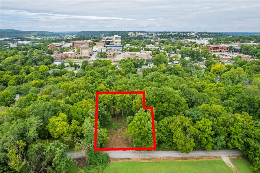 153 N Walnut Avenue, Fayetteville, AR 72701 - Image #2