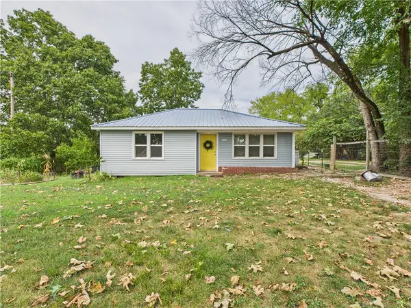 114 W College Road, Omaha, AR 72662