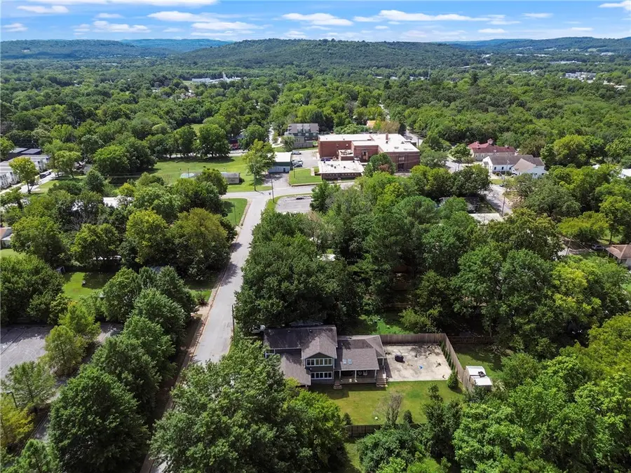 517 S Washington Avenue, Fayetteville, AR 72701 - Image #2