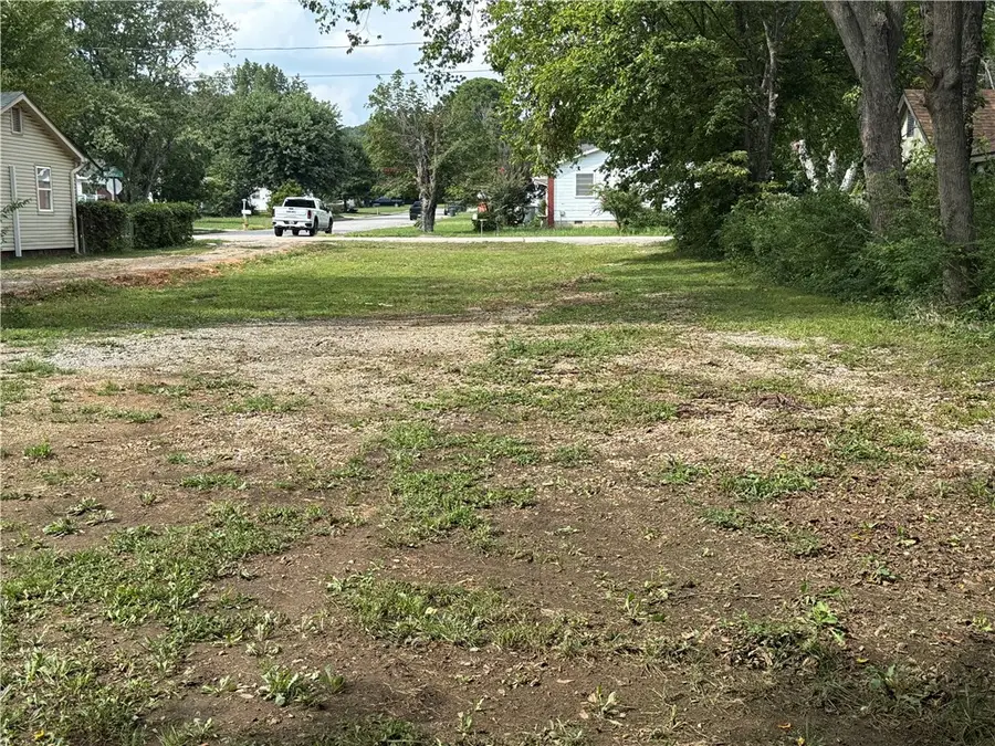 561 Mcclinton Street, Fayetteville, AR 72701 - Image #2