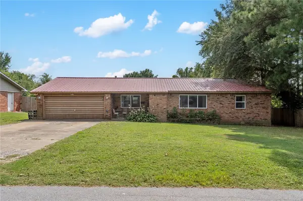 1106 NE 3rd Street, Bentonville, AR 72712