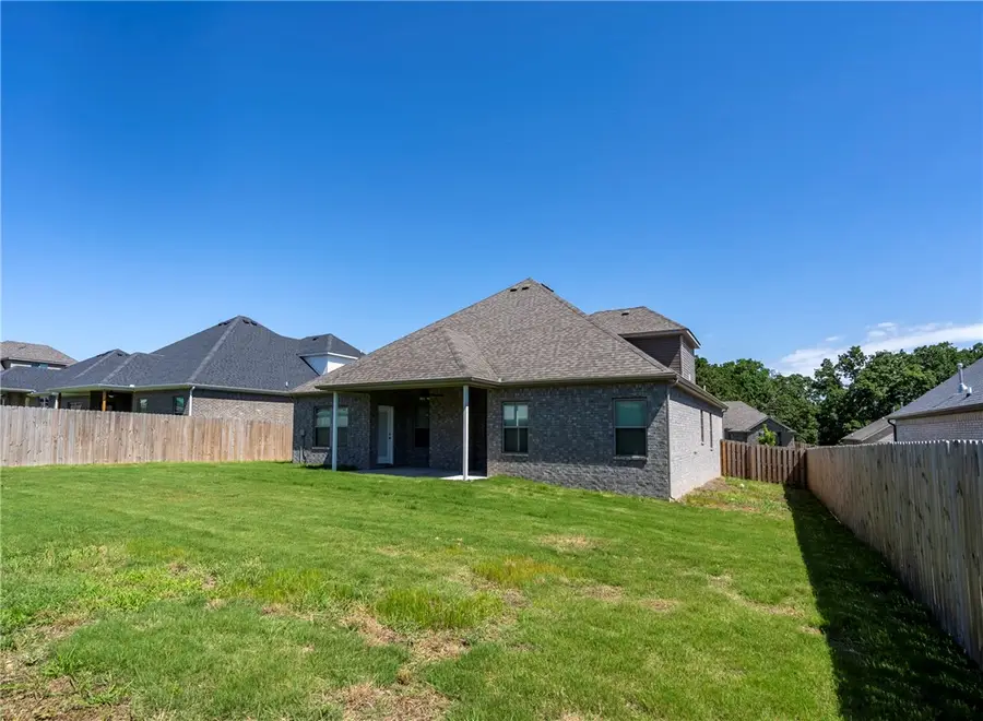 338 S Emerald Woods Run, Farmington, AR 72730 - Image #3
