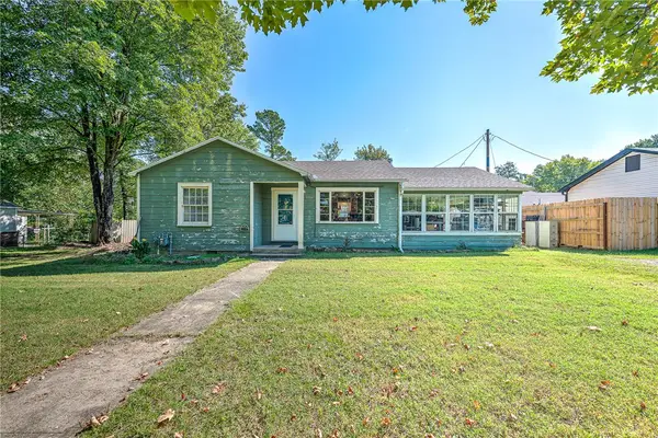1766 N Janice Avenue, Fayetteville, AR 72703