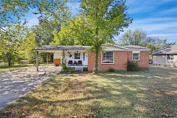 814 E J Street, Russellville, AR 72801