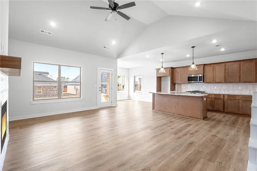 2304 N Presley Street, Siloam Springs, AR 72761 - Image #3