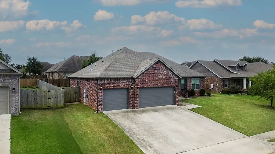2011 Venice Avenue, Lowell, AR 72745 - Image #2