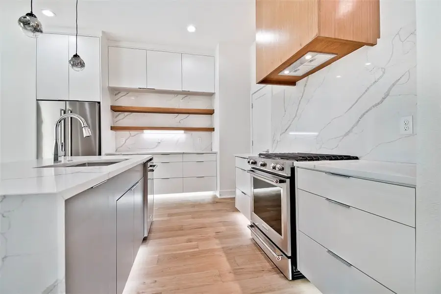 216 NW 9th Street, Bentonville, AR 72712 - Image #3