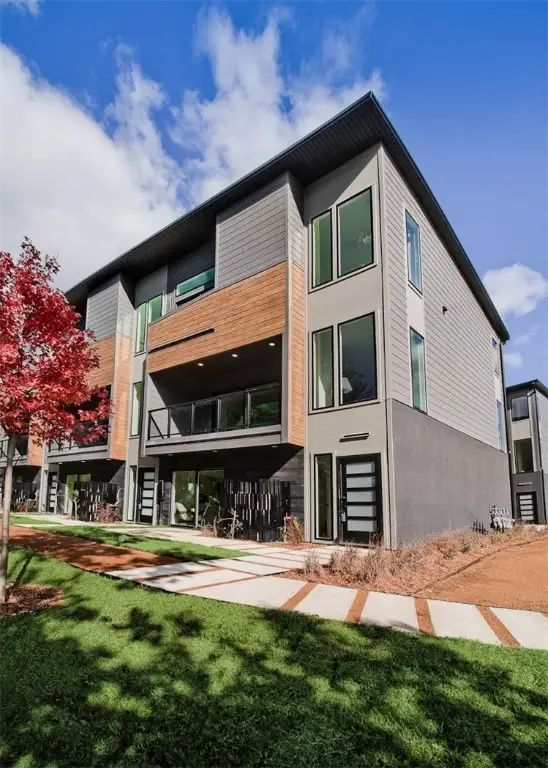 218 NW 9th Street, Bentonville, AR 72712