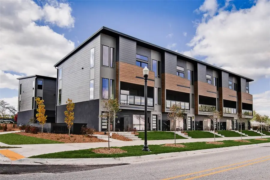 208 NW 9th Street, Bentonville, AR 72712 - Image #2