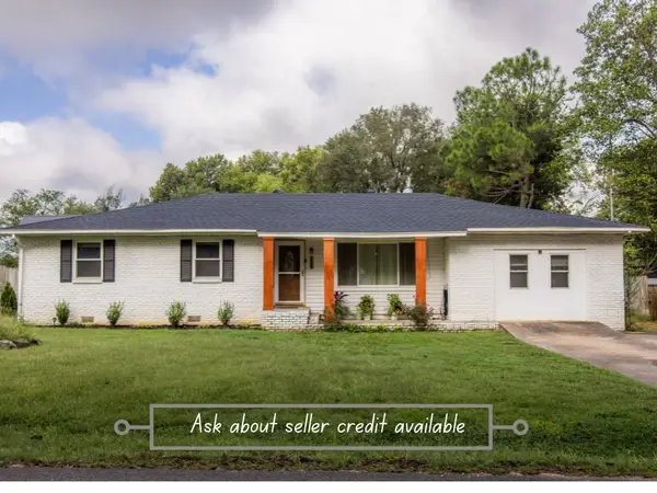 304 S Summit Street, Prairie Grove, AR 72753