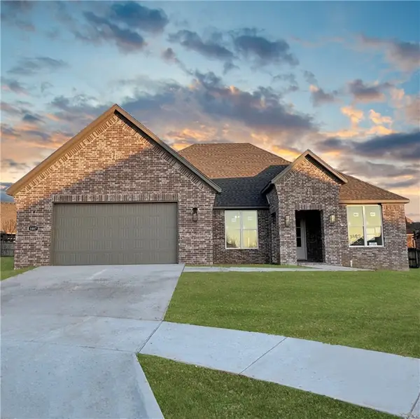 2921 N Chapel Drive, Fayetteville, AR 72704