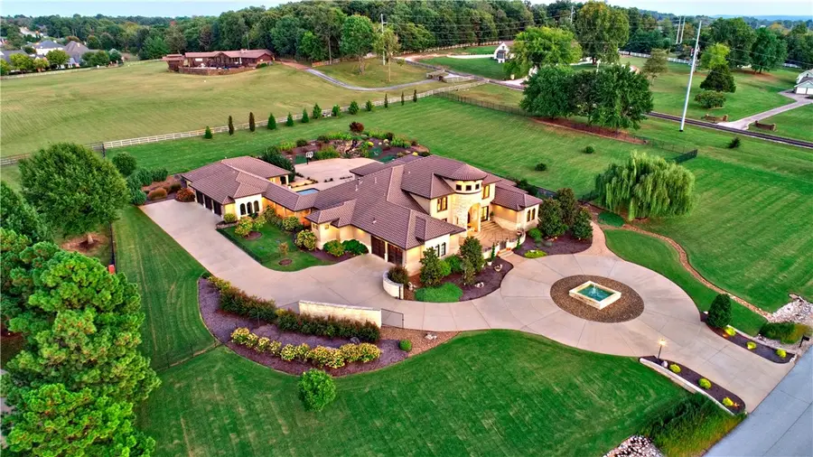 3446 N Horse Meadow Drive, Fayetteville, AR 72703 - Image #2