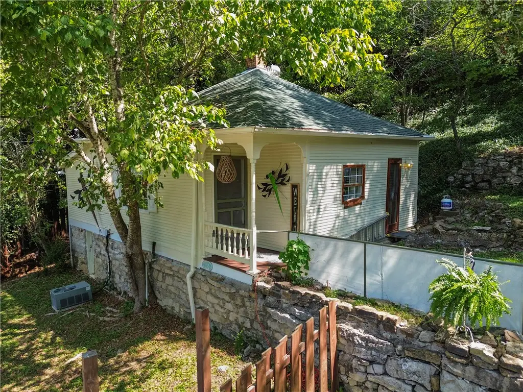 19 Jackson Street, Eureka Springs, AR 72632 - Image #1