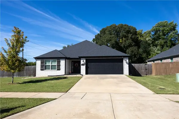 1121 N Pershing Street, Fayetteville, AR 72704