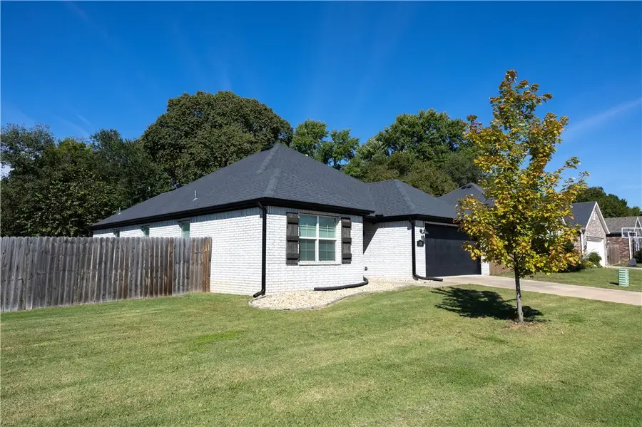 1121 N Pershing Street, Fayetteville, AR 72704 - Image #2