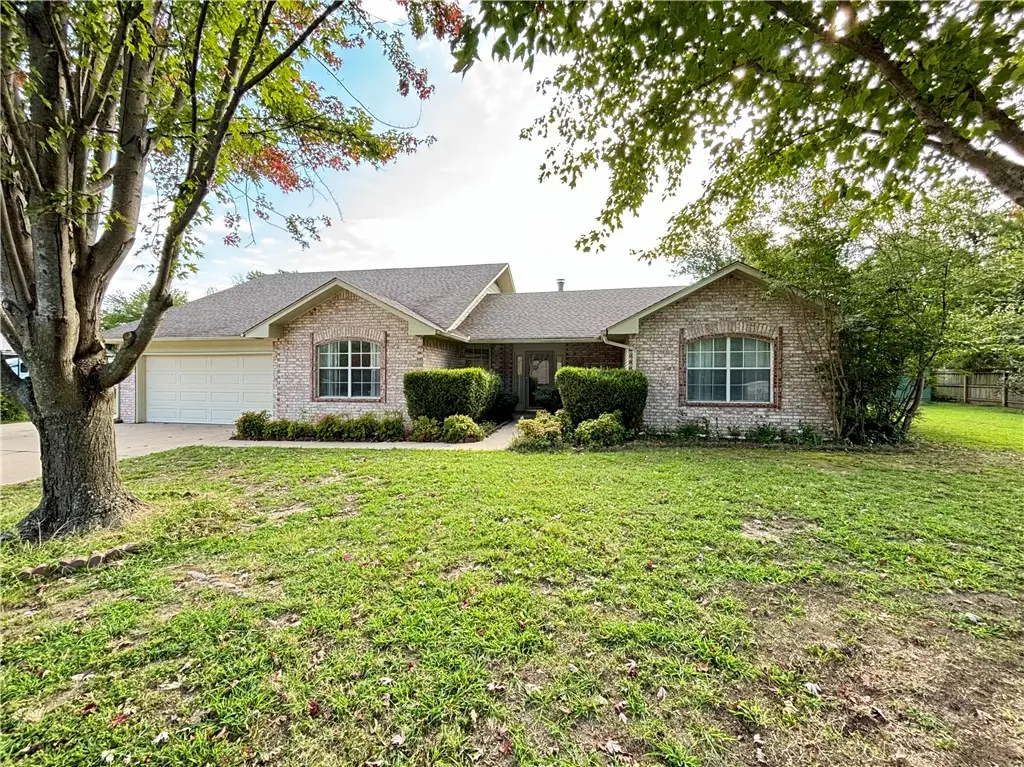 827 Chatsworth Drive, Grove, OK 74344 - Image #1