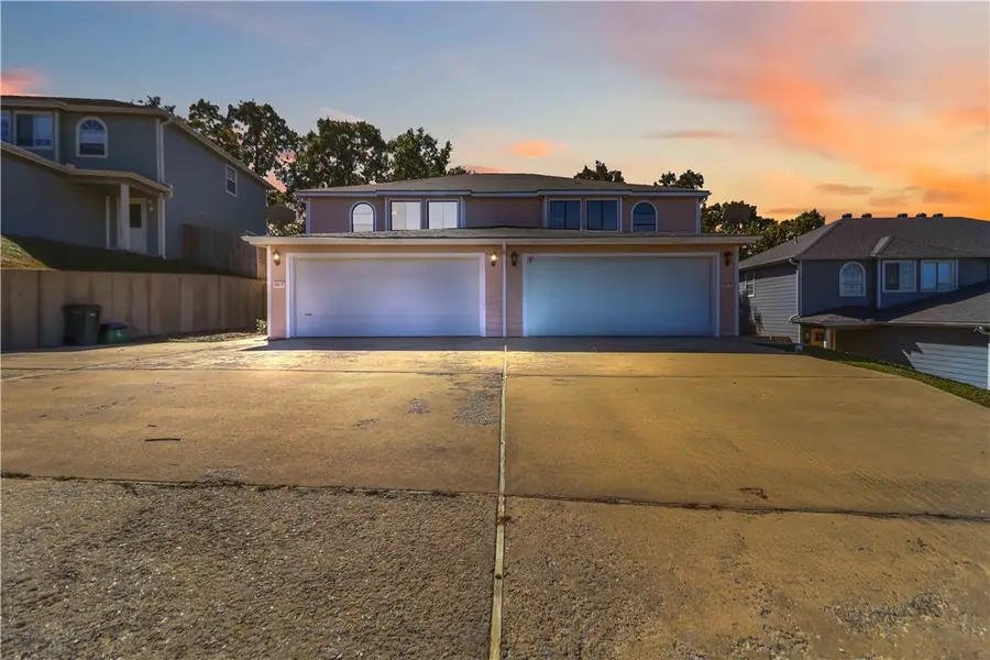 2915 2917 E Sterling Court, Fayetteville, AR 72703 - Image #2