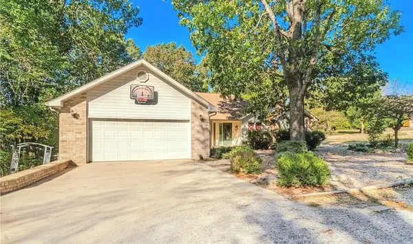 2 Quantock Hills Lane, Bella Vista, AR 72715