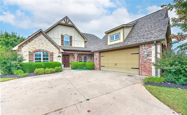 5606 S 46th Street, Rogers, AR 72758