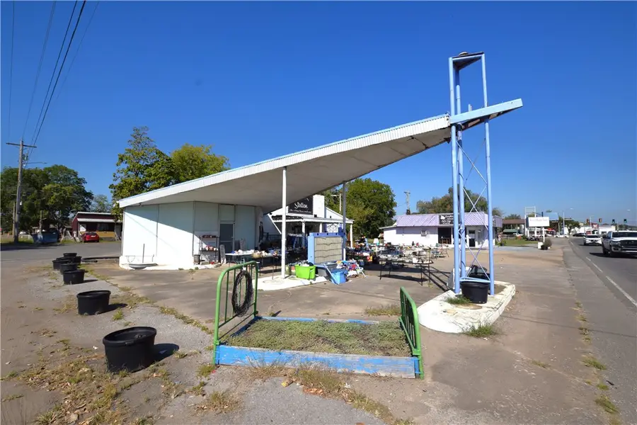 326 S 2nd Street, Stilwell, OK 74960 - Image #2