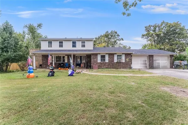2006 S 17th Street, Rogers, AR 72758