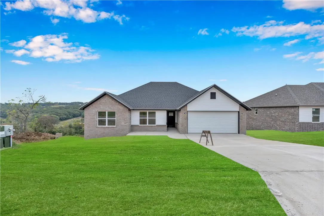 207 Tonya Loop, Huntsville, AR 72740 - Image #1