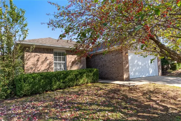 905 SW Apache Court, Bentonville, AR 72712