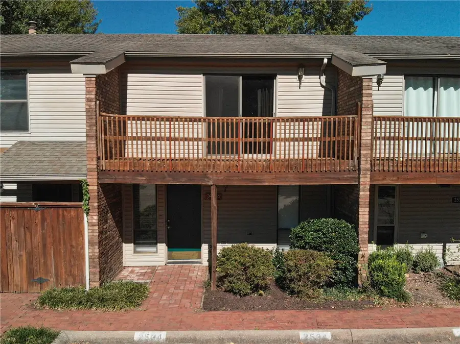 2534 Sweetbriar Drive, Fayetteville, AR 72703 - Image #2