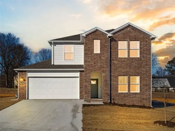 150 S Maroon Avenue, Fayetteville, AR 72704