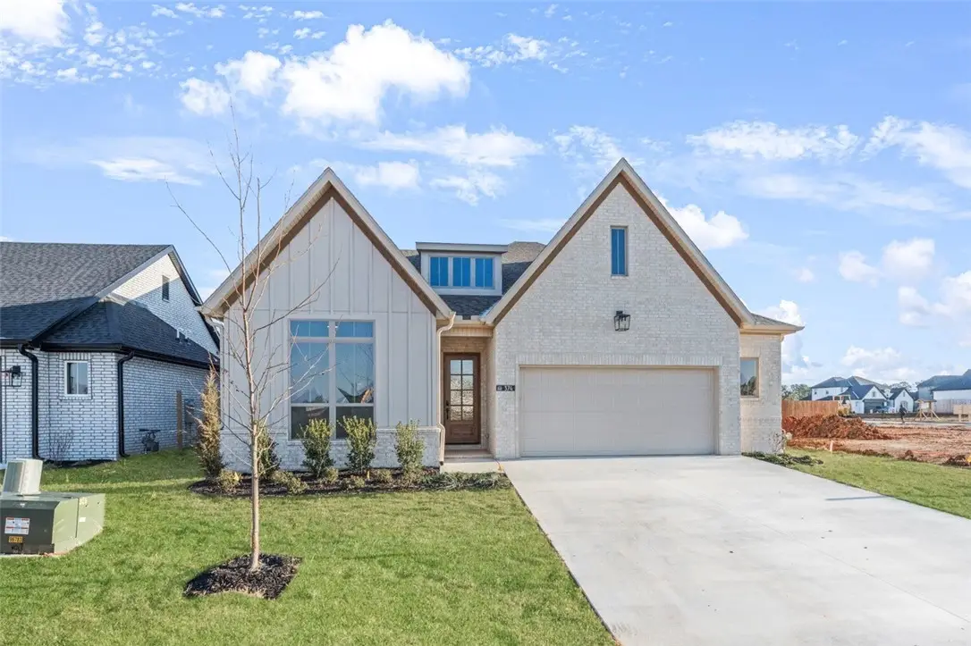 374 Woodsbury Lane, Elm Springs, AR 72762 - Image #1